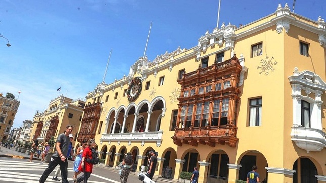 La Contraloría General detectó que la Municipalidad Metropolitana de Lima (MML) realizó el pago de S/ 41 131 152 a funcionarios y servidores de confianza, durante el periodo 2020-2022, contraviniendo la normativa legal aplicable, lo que ocasionó el gasto de recursos públicos en menoscabo de los intereses patrimoniales del Estado y la correcta administración pública. Nueve extrabajadores tienen presunta responsabilidad penal y administrativa por estos hechos.