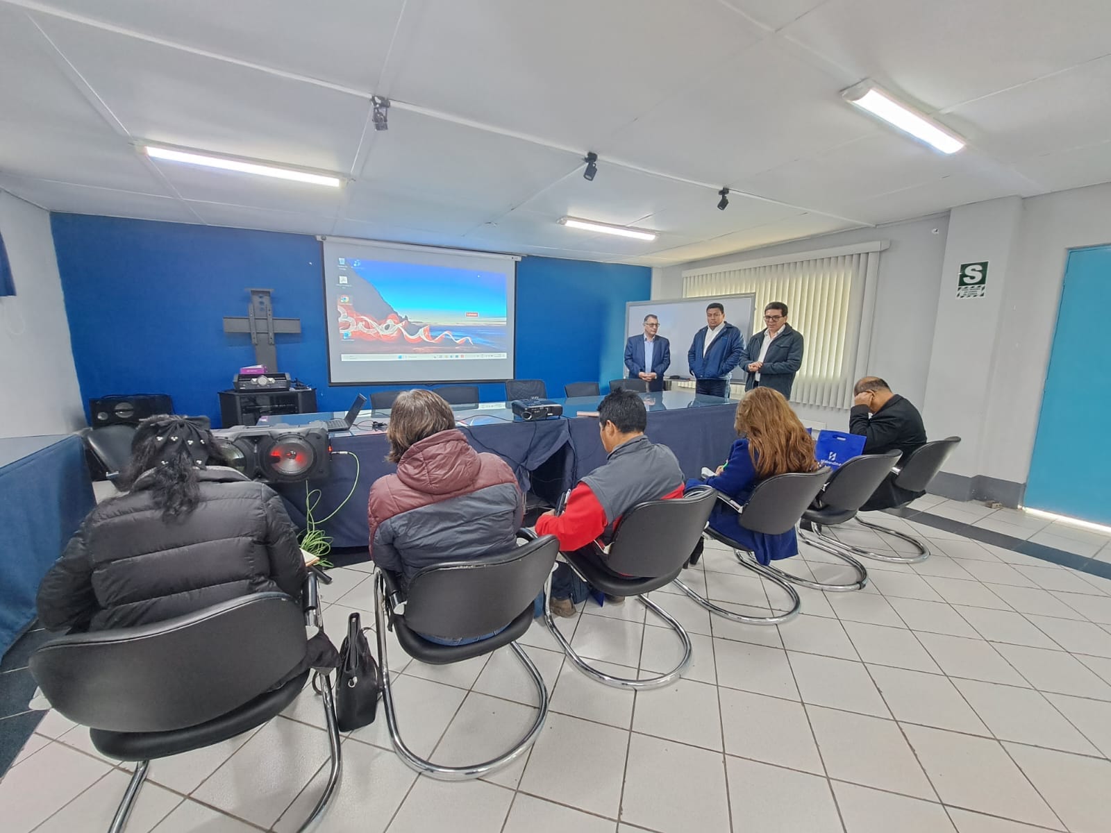 Capacitación en temas relacionados al servicio eléctrico a los miembros del equipo implementador de la DREA.