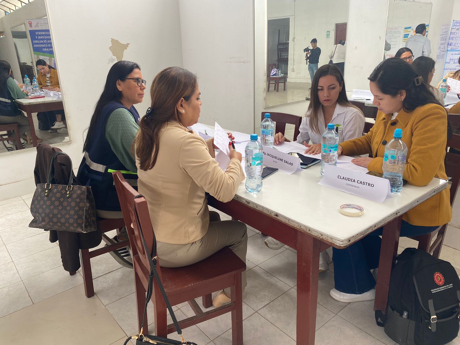 Fortalecimiento organizacional y empresarial de mujeres emprendedoras de comedores populares 