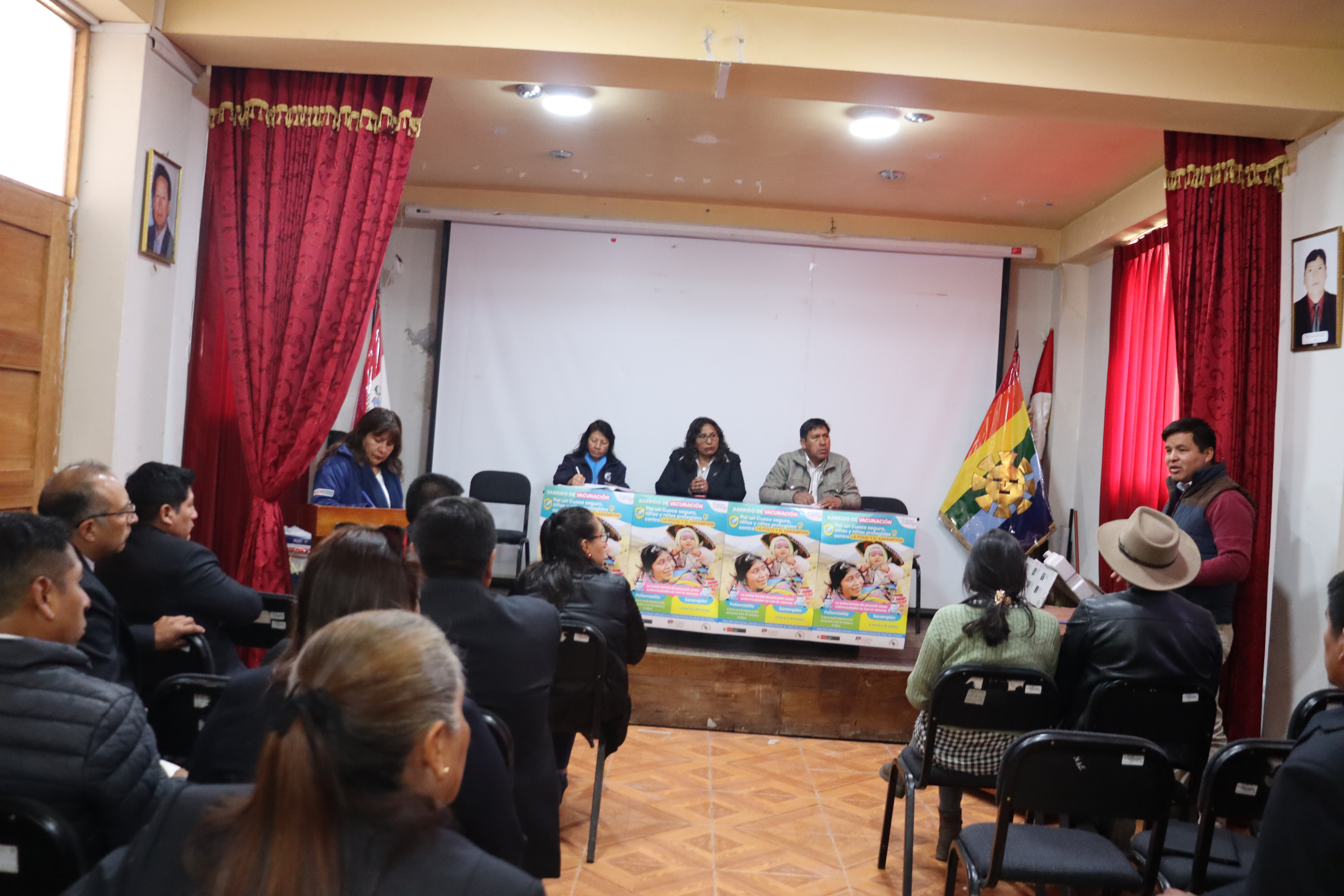 VACUNACION CONTRA EL POLIO Y SARAMPION
