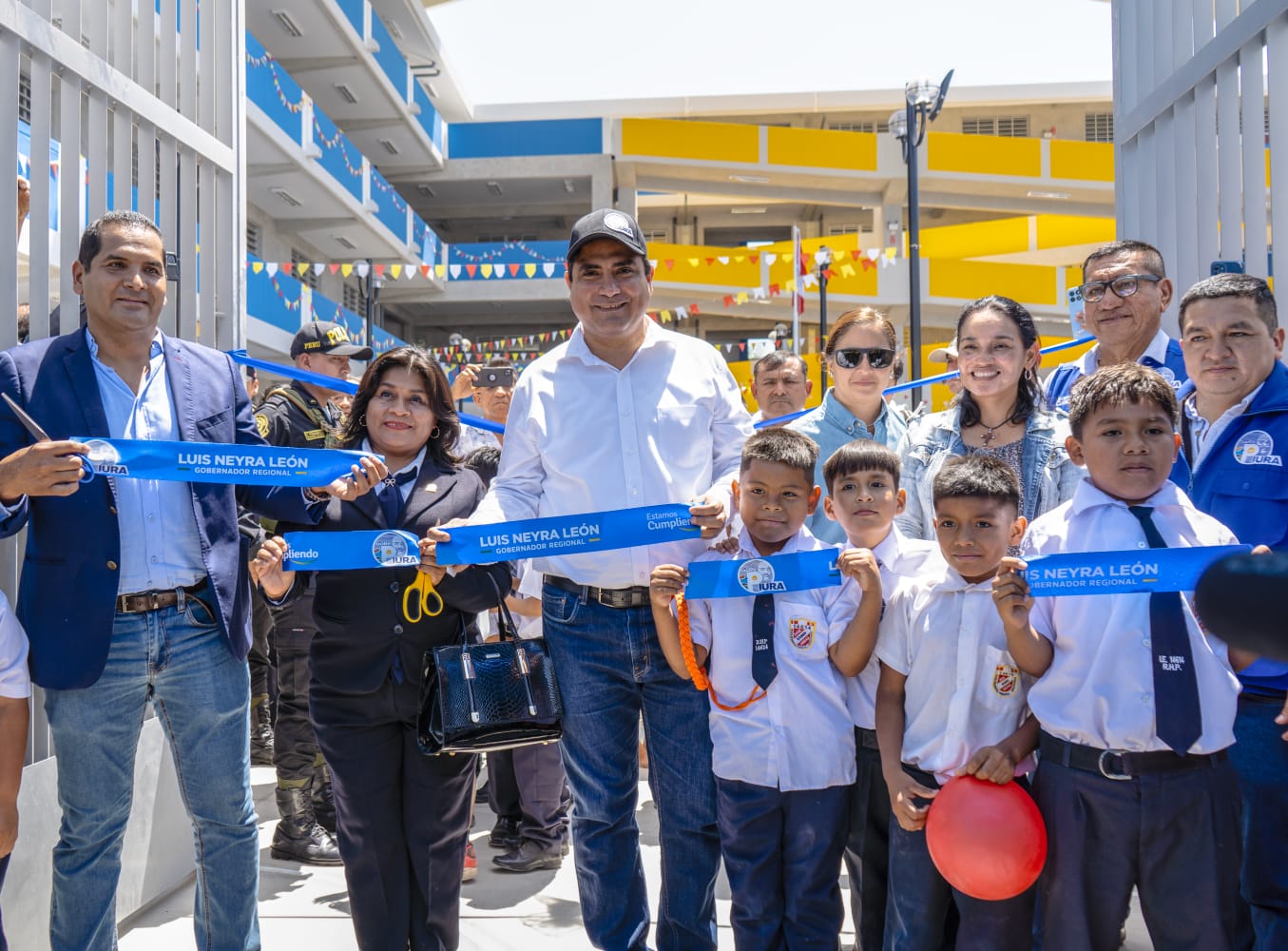 Gobernador Luis Neyra inaugura moderno colegio Rosa Aurelia Herencia Pimentel en Chulucanas