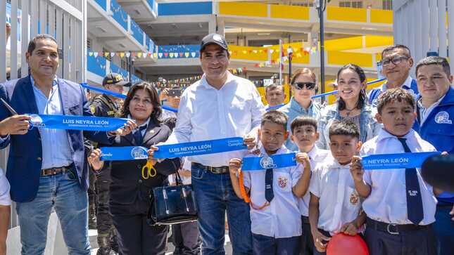 Gobernador Luis Neyra inaugura moderno colegio Rosa Aurelia Herencia Pimentel en Chulucanas
