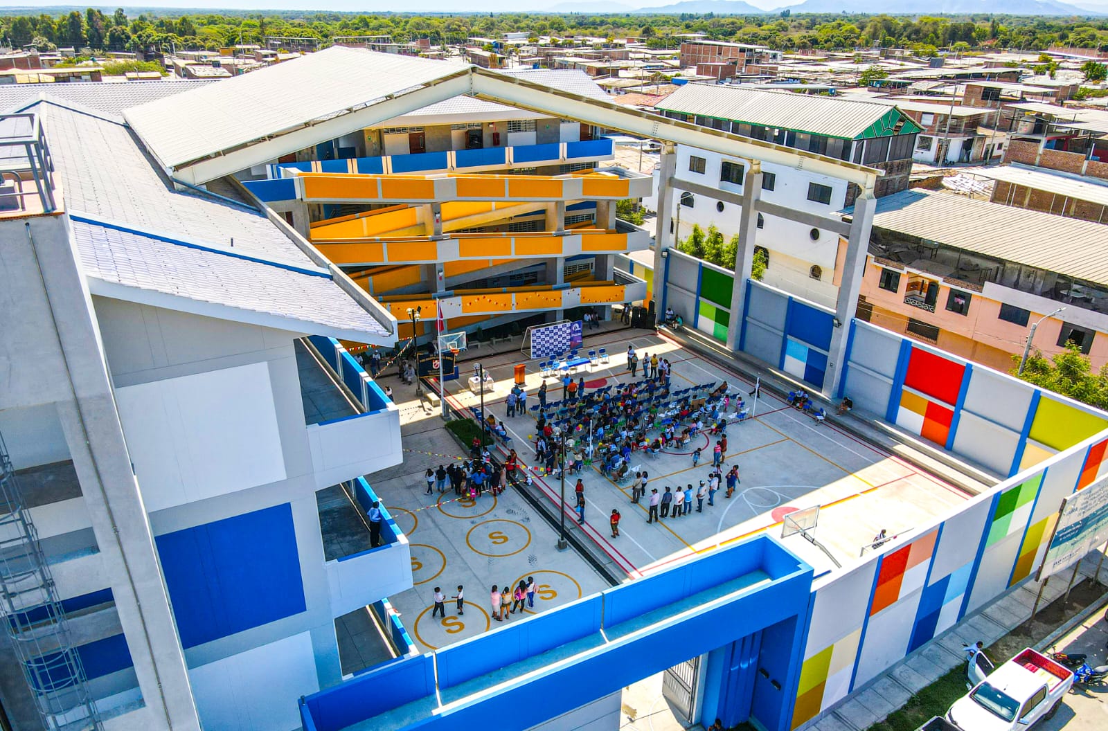 Gobernador Luis Neyra inaugura moderno colegio Rosa Aurelia Herencia Pimentel en Chulucanas