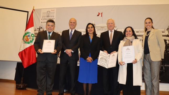 INEN: Congreso de la República otorga reconocimiento a Dr. Gustavo Sarria por su compromiso social