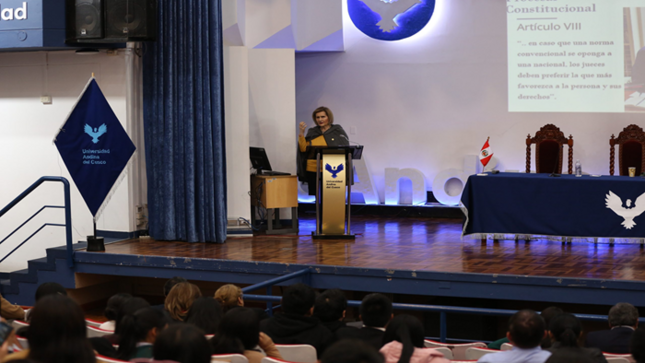 Vicepresidenta del TC Luz Pacheco expuso sobre los límites de los tribunales internacionales en congreso en el Cusco