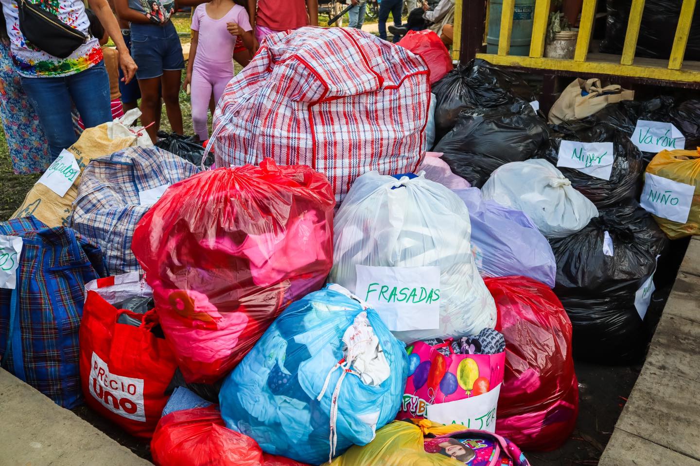Muni bel茅n entrega donativos y materiales para reconstrucci贸n de viviendas afectadas por incendio en A.H Amistad