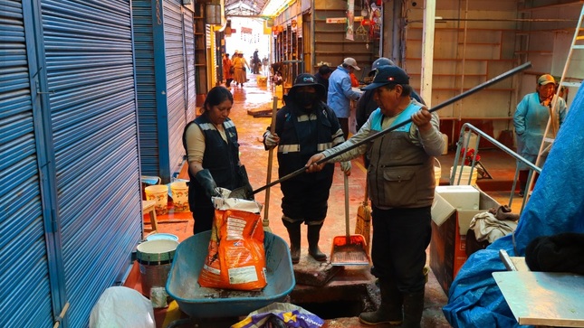 Mercado Unión y Dignidad realiza jornada integral de limpieza con desratización y fumigación