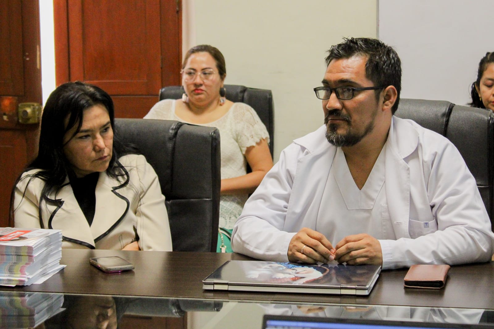 Jueza del Módulo Judicial Articulado y el coordinador del Centro de Salud Mental Comunitario