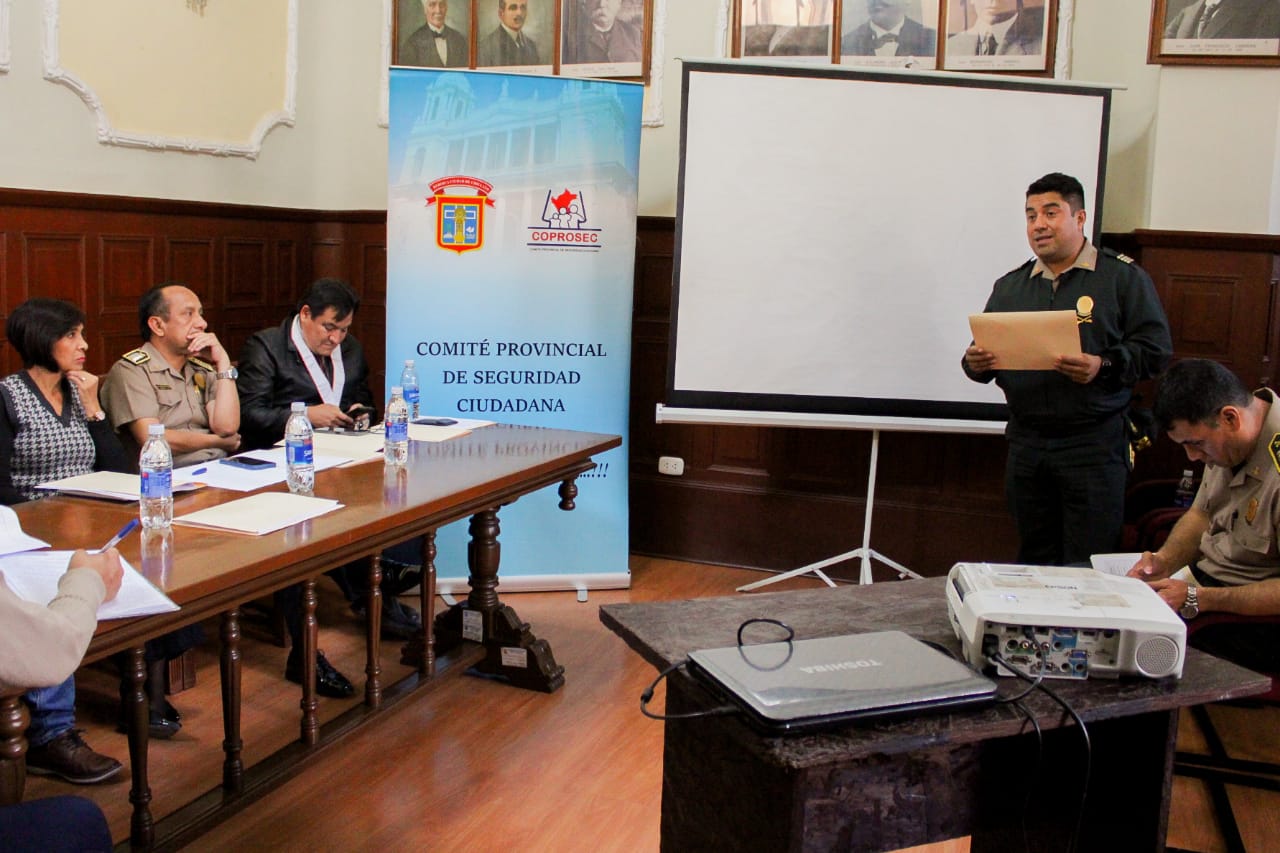 representante de la PNP en la reunión de Coprosec
