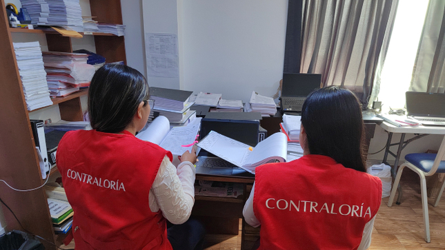 Amazonas. – La Contraloría General detectó que cuatro exservidores de la Dirección Regional de Salud de Amazonas (DIRESA Amazonas) permitieron la continuidad laboral de un servidor sancionado con destitución e inhabilitación para ejercer la función pública por el Órgano Sancionador de la Entidad.