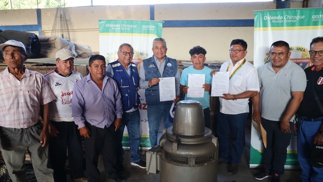 Gobierno Regional Piura entrega bomba de agua a agricultores de La Matanza para promover la competitividad agrícola