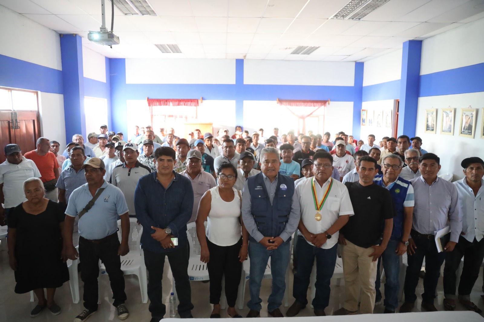 Gobierno Regional Piura entrega bomba de agua a agricultores de La Matanza para promover la competitividad agrícola