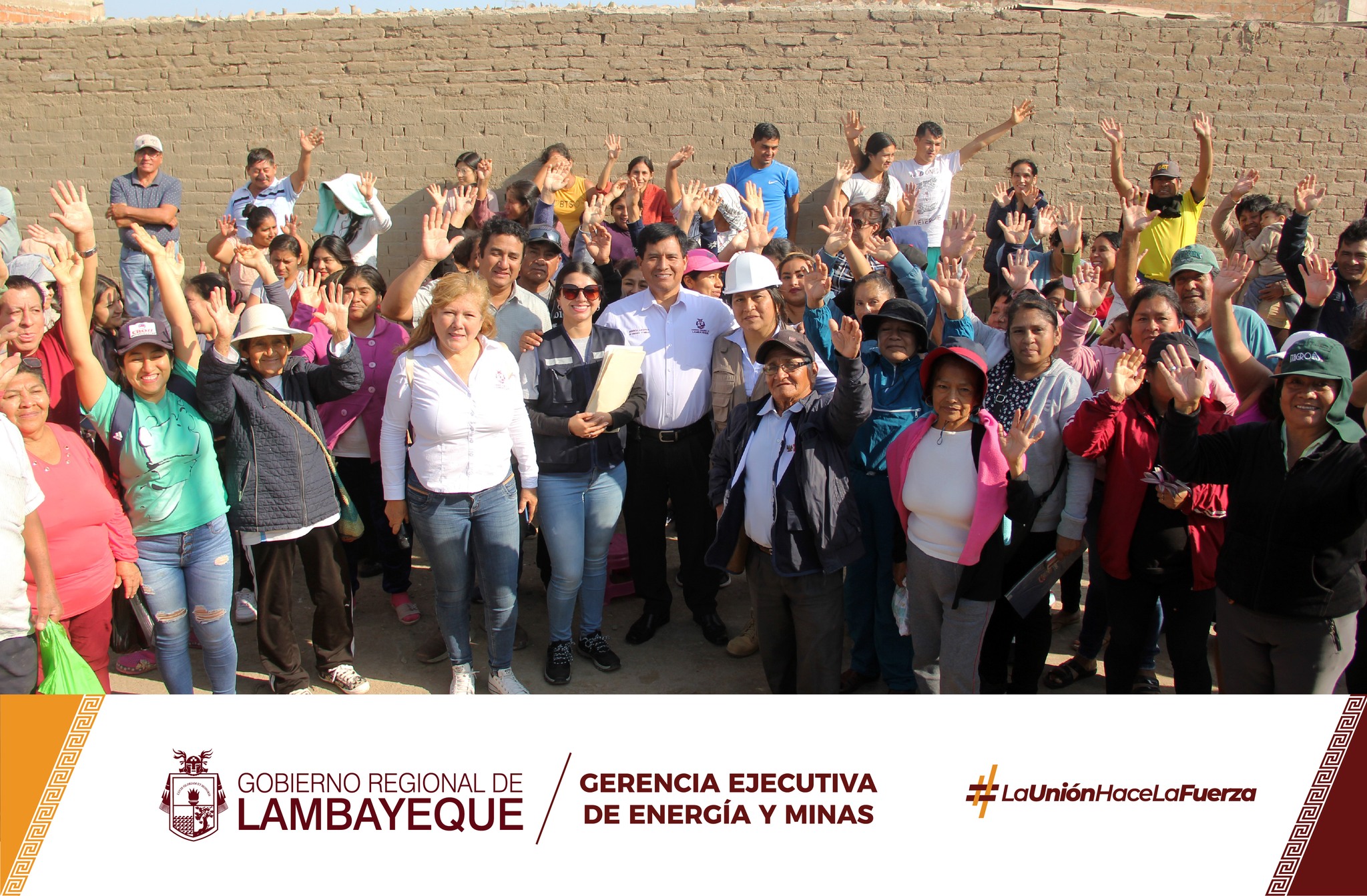 El Gobierno Regional Lambayeque, a través de la Gerencia Ejecutiva de Energía y Minas sostuvo una reunión con los pobladores de los asentamientos humanos "San Pedro", "San Juan La Huaca", "Laureles","28 de julio" y "San Pedro La Hacienda" ubicado al noroeste de Simón Bolívar, donde se viene realizando trabajos de campo para la elaboración del proyecto “Creación del servicio de suministro eléctrico domiciliario en zonas urbanas de sectores periféricos del distrito de Chiclayo de la provincia de Chiclayo del departamento de Lambayeque”.