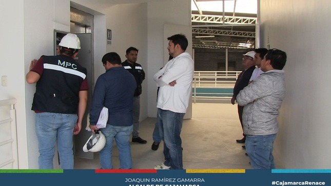 🏢 La Municipalidad Provincial de Cajamarca, a través de su comité de recepción de obras de la gerencia de infraestructura pública, ha realizado una inspección exhaustiva del Mercado Zonal Sur, junto a la empresa contratista y el Inspector.
🔍 Durante esta inspección, se verificó el cumplimiento de las observaciones y se procedió a la firma del acta de recepción, lo que permite que este espacio mejorado quede bajo la administración de la Municipalidad y esté listo para su uso por parte de los comerciantes.
🔧 Este proceso asegura que el espacio cumpla con los estándares establecidos y pueda ser utilizado de manera eficiente y segura por la comunidad.