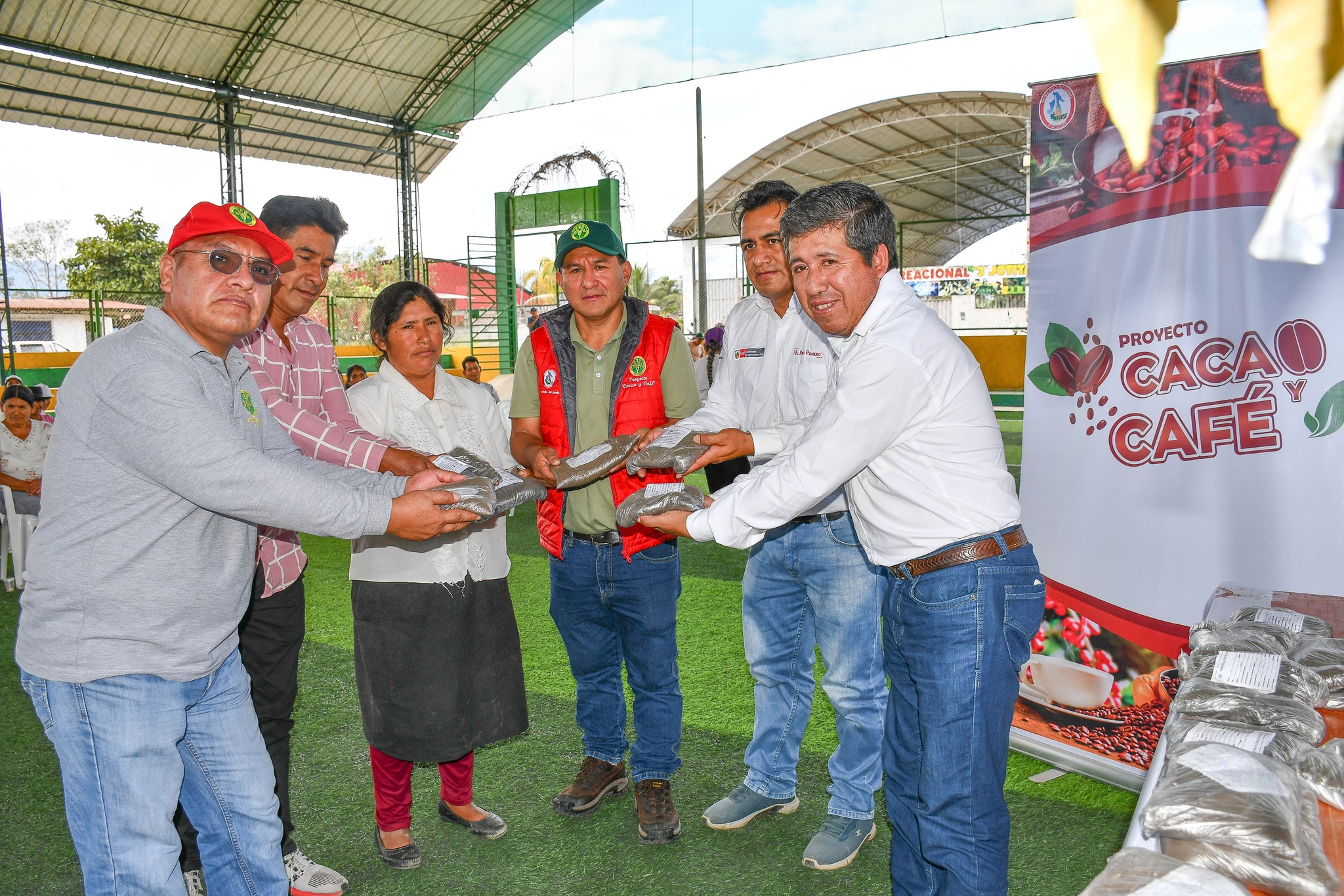DRA Ayacucho suscribe convenio con el Inia para fortalecer la producción de cacao y café