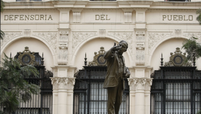 Así lo advirtió el jefe del Programa de Investigaciones Especiales en Derechos Humanos de la Defensoría del Pueblo, Martín Grados, quien informó que la institución ha colaborado en la implementación de la Comisión multisectorial de naturaleza temporal para la atención de víctimas del periodo de violencia 1980-2000 en temas de vivienda y del Grupo de trabajo multisectorial encargado de elaborar la actualización del Plan multianual de reparaciones de educación para las víctimas de la violencia en el Perú (Repaeduca).