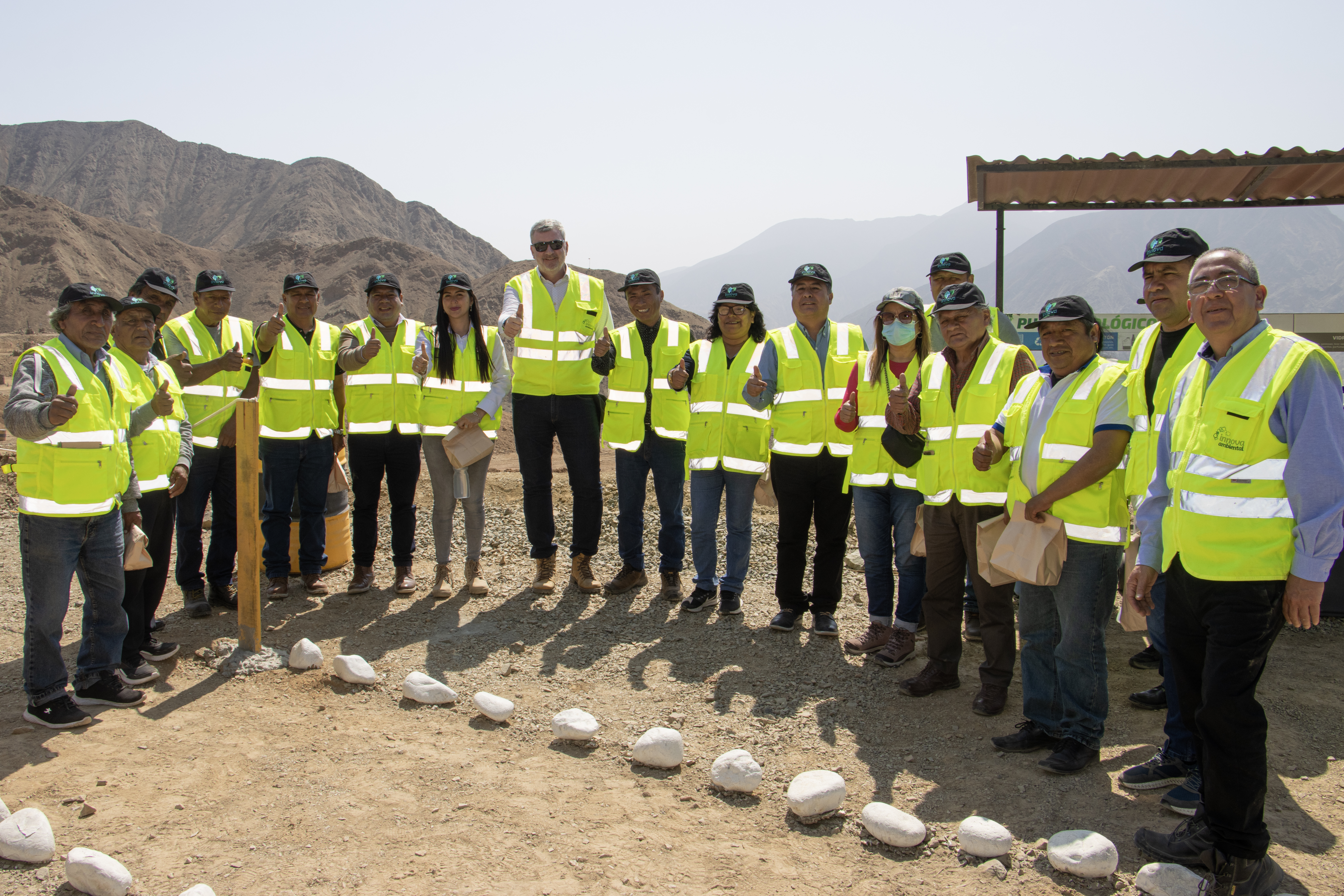 Autoridades municipales visitan instalaciones de la empresa Innova Ambiental.