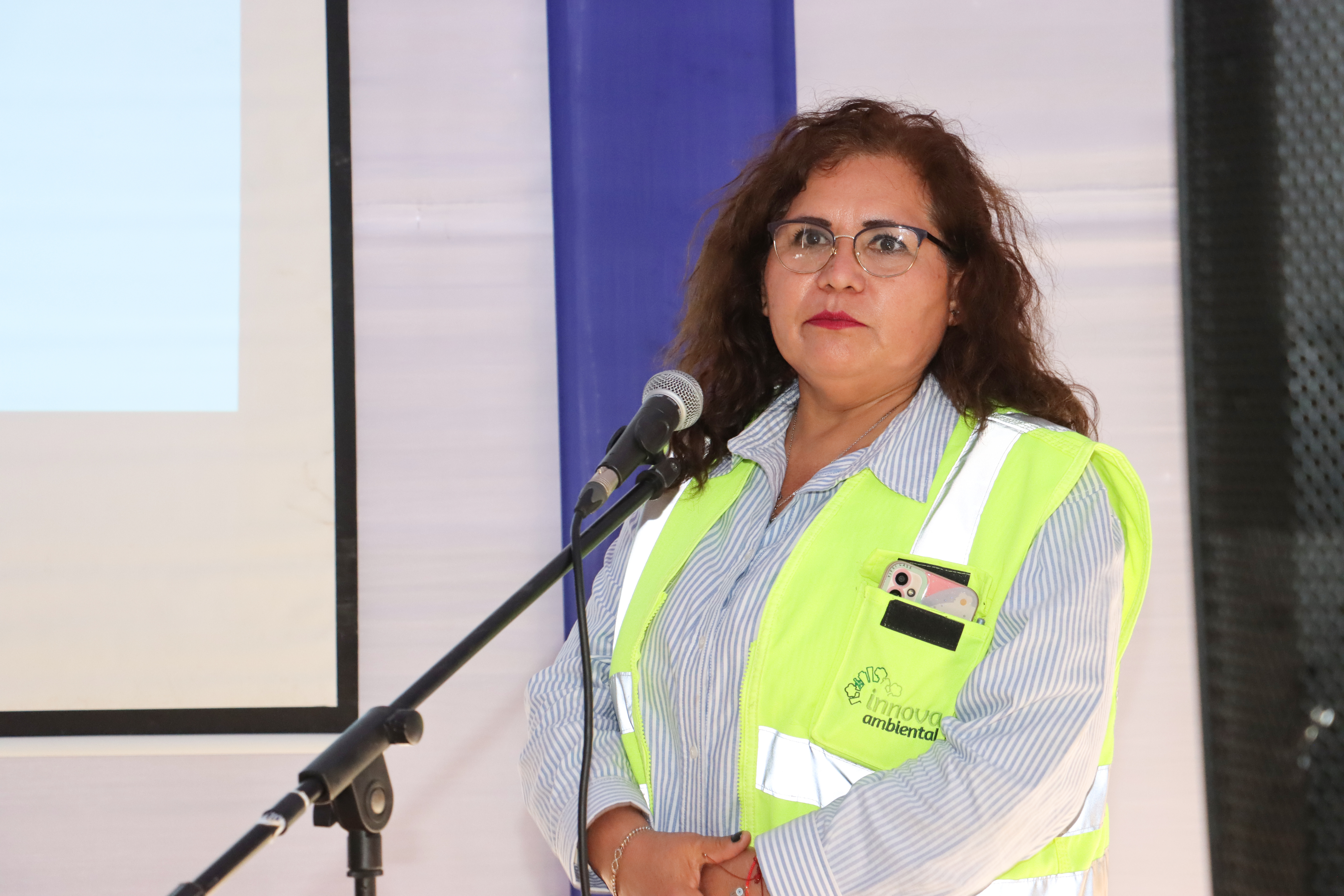 Autoridades municipales visitan instalaciones de la empresa Innova Ambiental.