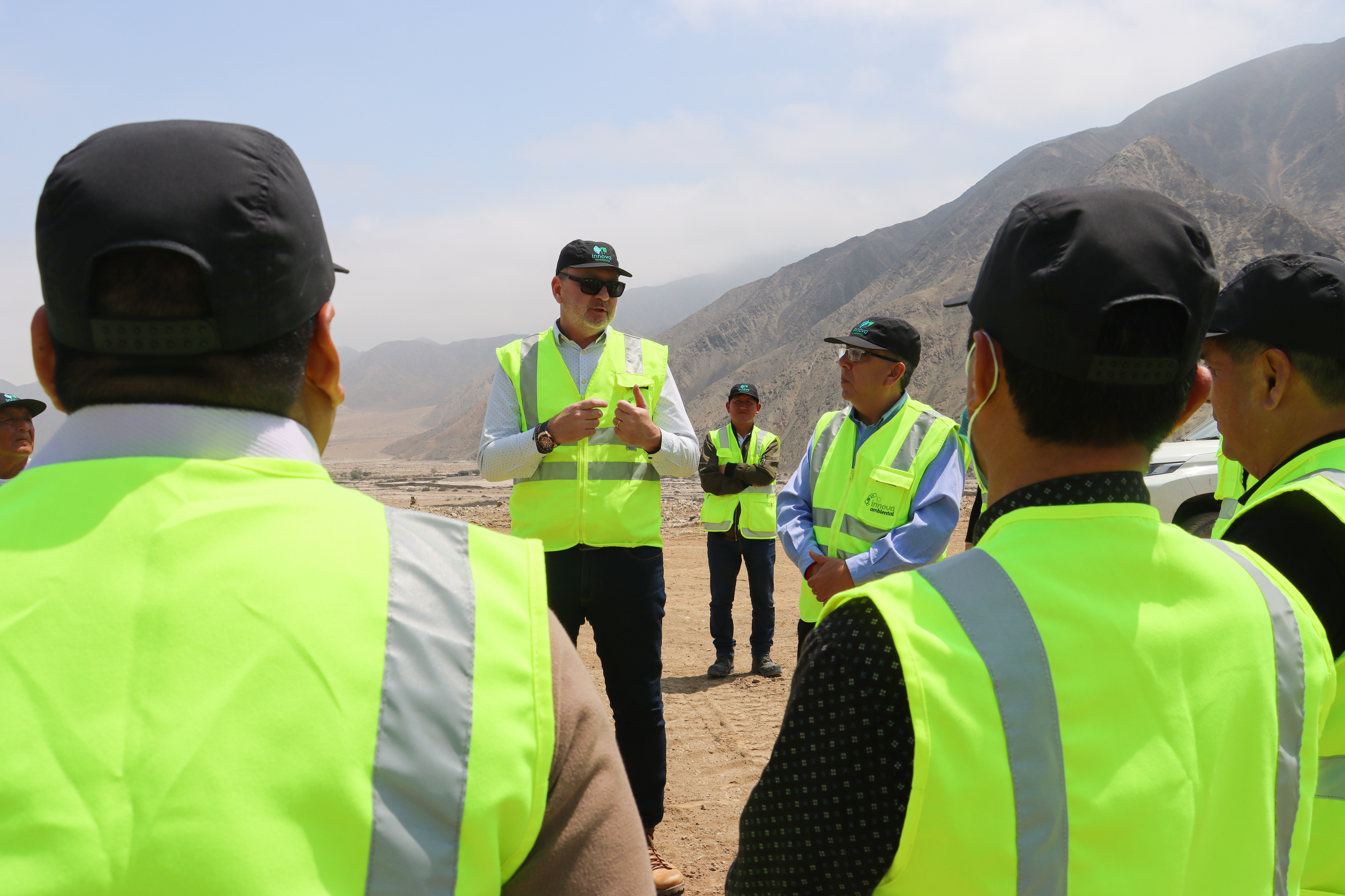 Autoridades municipales visitan instalaciones de la empresa Innova Ambiental.