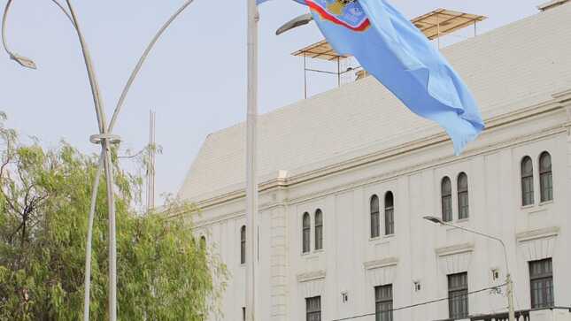 Alcaldesa en el izamiento de la bandera de Chiclayo por el Día del Contador