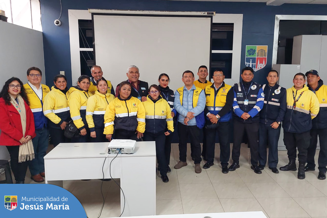 El equipo de Movilidad Urbana del distrito participó en la capacitación teórica de fiscalización electrónica del aplicativo “LIMA REPORTA V2”, impartida por la Municipalidad de Lima .  Esta herramienta nos permitirá detectar infracciones  al reglamento de tránsito de manera más eficiente y seguir trabajando por un distrito más seguro y ordenado.


