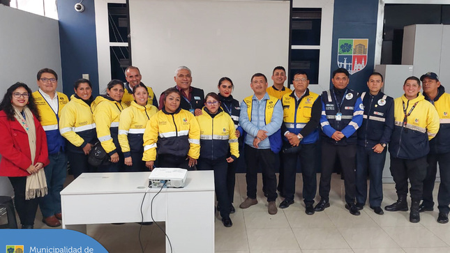 El equipo de Movilidad Urbana del distrito participó en la capacitación teórica de fiscalización electrónica del aplicativo “LIMA REPORTA V2”, impartida por la Municipalidad de Lima .  Esta herramienta nos permitirá detectar infracciones  al reglamento de tránsito de manera más eficiente y seguir trabajando por un distrito más seguro y ordenado.

