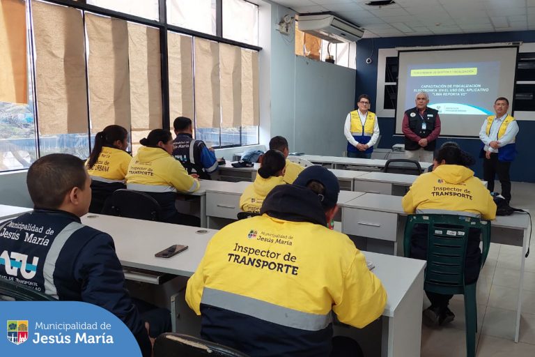 El equipo de Movilidad Urbana del distrito participó en la capacitación teórica de fiscalización electrónica del aplicativo “LIMA REPORTA V2”, impartida por la Municipalidad de Lima .  Esta herramienta nos permitirá detectar infracciones  al reglamento de tránsito de manera más eficiente y seguir trabajando por un distrito más seguro y ordenado.

