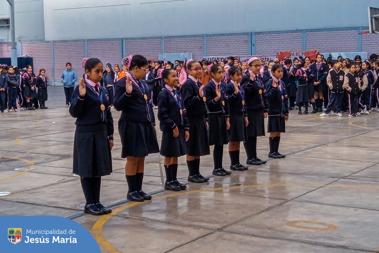 En una emotiva ceremonia, se realizó la juramentación de las alumnas de la I. E. Teresa González de Fanning para formar parte del Municipio Escolar. Ellas gritaron a viva voz: ¡Sí, juro!  reafirmando su vocación de servicio y responsabilidad con su centro educativo.