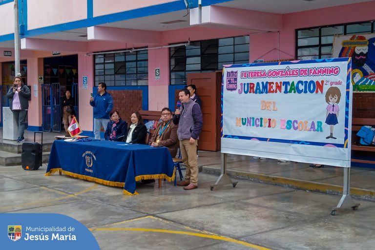 En una emotiva ceremonia, se realizó la juramentación de las alumnas de la I. E. Teresa González de Fanning para formar parte del Municipio Escolar. Ellas gritaron a viva voz: ¡Sí, juro!  reafirmando su vocación de servicio y responsabilidad con su centro educativo.
