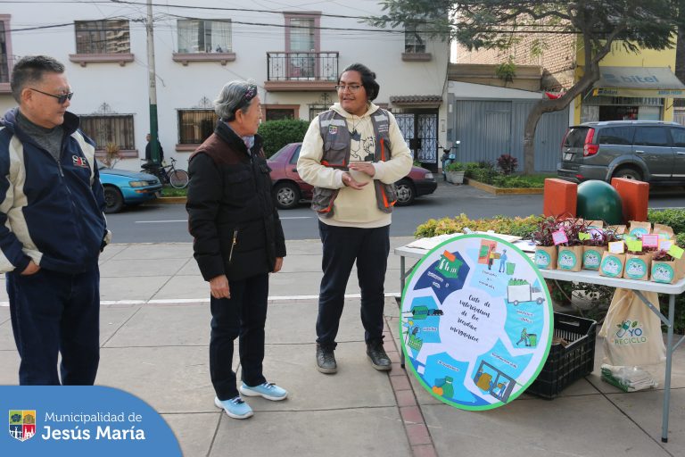 Nuestro vecinos sanfelipanos recibieron información sobre el Programa Yo Reciclo y la gestión adecuada del manejo de los residuos sólidos. En esta oportunidad se logró recolectar más de 23kg de material reciclable, entre papel, cartón, plástico y otros materiales.