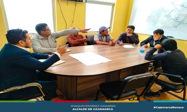 π€ La Municipalidad Provincial de Cajamarca, a travΓ©s de la Gerencia de Transporte y Seguridad Vial, lleva a cabo reuniones periΓ³dicas para escuchar a los diferentes actores, recibir sus aportes y llegar a acuerdos que contribuyan a la mejora del servicio de transporte pΓΊblico.
π£οΈ En esta ocasiΓ³n, se llevΓ³ a cabo una reuniΓ³n con los moradores y autoridades de Yunyun Bajo, del Centro Poblado de PorcΓ³n Bajo, con el objetivo de dar soluciΓ³n a la problemΓ‘tica del transporte en dicha zona.
π Estas reuniones se han convertido en una prioridad para la actual gestiΓ³n municipal, liderada por el alcalde de Cajamarca, JoaquΓn RamΓrez, y se continuarΓ‘n realizando en los prΓ³ximos dΓas con el fin de atender las necesidades de todos los sectores de la provincia.