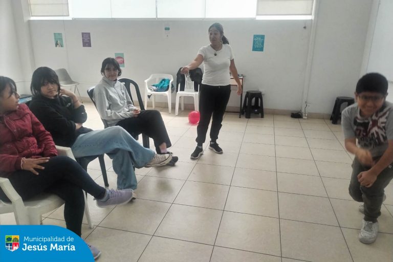 Este sábado 17 también podrás participar de las diversas actividades deportivas  y educativas ♟ que tenemos para ti. 
¡Acércate a la Casa de la Juventud de lunes a viernes de 8:00 a.m. a 1:00 p.m. y de 2:00 a 5: 00 p.m. y reserva tu cupo! 
 Dirigido a jóvenes de 12 a 17 años.