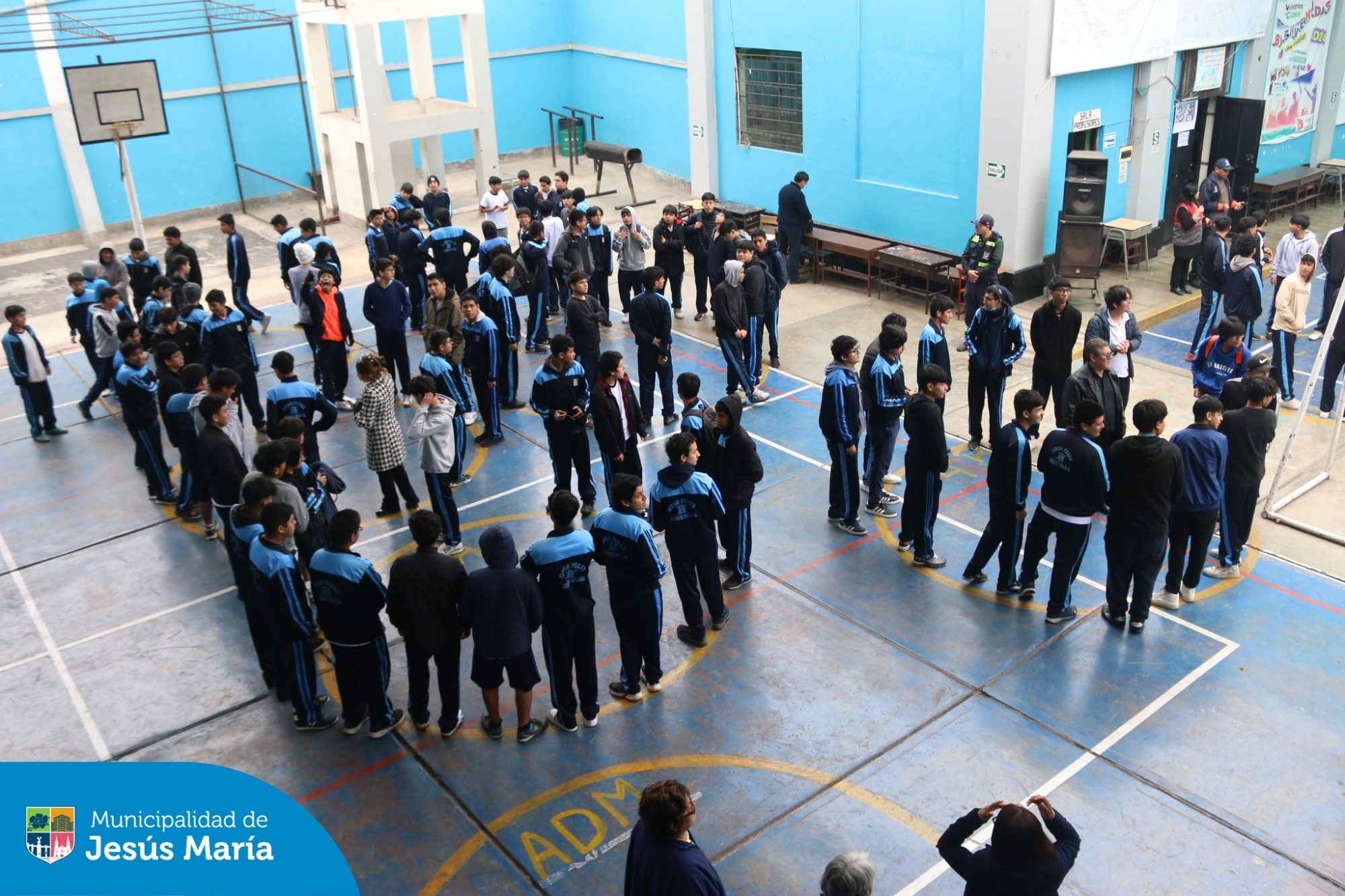 Estudiantes y docentes de la I.E. Diego Ferré demostraron su compromiso con la seguridad participando activamente en el 2do. Simulacro Nacional Multipeligro. Este ejercicio nos ayuda a fortalecer nuestras capacidades de prevención ante posibles desastres sísmicos y emergencias.
¡Felicitamos a todos los que participaron con responsabilidad y disposición! Juntos, estamos construyendo una comunidad más segura y preparada, porque #JesúsMaríaSomosTodos!