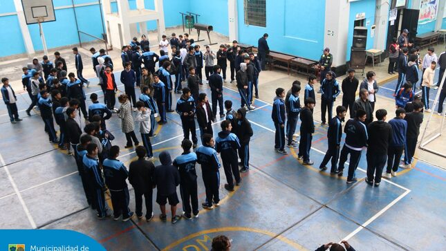Estudiantes y docentes de la I.E. Diego Ferré  demostraron su compromiso con la seguridad participando activamente en el 2do. Simulacro Nacional Multipeligro.  Este ejercicio nos ayuda a fortalecer nuestras capacidades de prevención ante posibles desastres sísmicos y emergencias. 
 ¡Felicitamos a todos los que participaron con responsabilidad y disposición! Juntos, estamos construyendo una comunidad más segura y preparada, porque #JesúsMaríaSomosTodos!