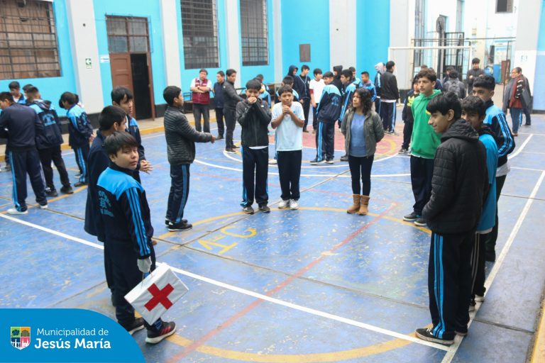 Estudiantes y docentes de la I.E. Diego Ferré demostraron su compromiso con la seguridad participando activamente en el 2do. Simulacro Nacional Multipeligro. Este ejercicio nos ayuda a fortalecer nuestras capacidades de prevención ante posibles desastres sísmicos y emergencias.
¡Felicitamos a todos los que participaron con responsabilidad y disposición! Juntos, estamos construyendo una comunidad más segura y preparada, porque #JesúsMaríaSomosTodos!