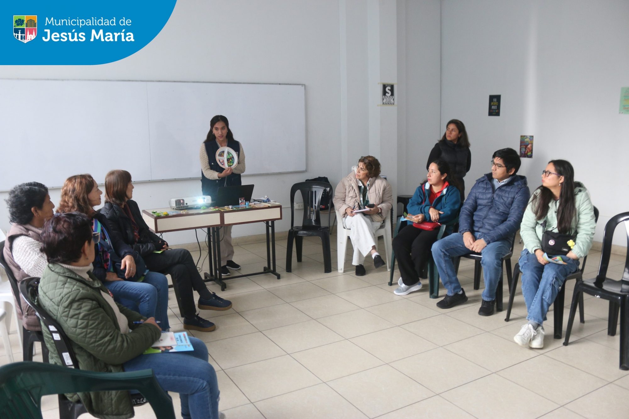 Agradecemos a nuestros jóvenes jesusmarianos que participaron de esta importante charla en donde aprendieron las técnicas para conocer lo que consumen y de esta manera, elegir los alimentos más saludables.