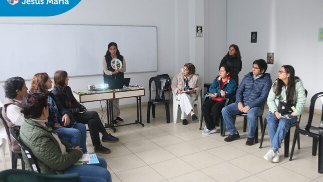 Agradecemos a nuestros jóvenes jesusmarianos que participaron de esta importante charla en donde aprendieron las técnicas para conocer lo que consumen y de esta manera, elegir los alimentos más saludables.