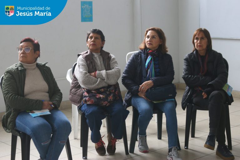 Agradecemos a nuestros jóvenes jesusmarianos que participaron de esta importante charla en donde aprendieron las técnicas para conocer lo que consumen y de esta manera, elegir los alimentos más saludables.