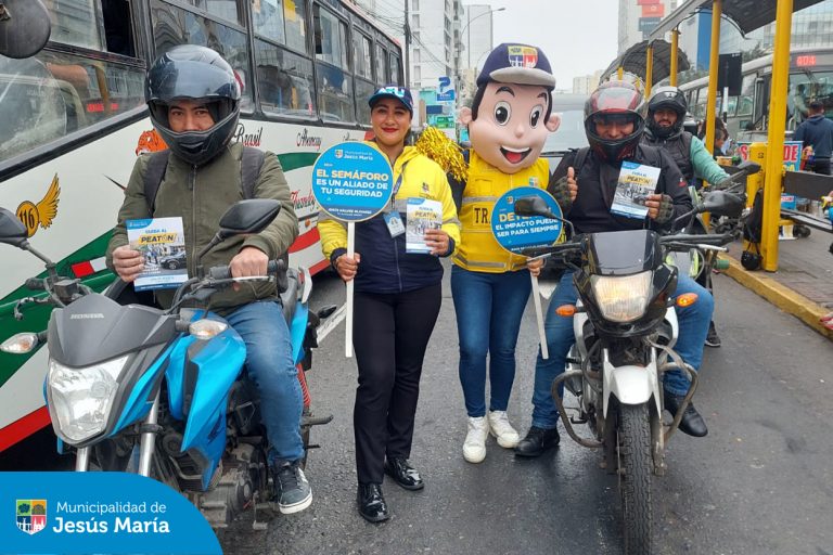 Continuamos con nuestra campaña de concientización con el objetivo de promover el cumplimiento de las normas de tránsito y evitar accidentes. En esta oportunidad se realizó en el cruce de las avenidas Brasil con 28 de Julio y con jirón Nazca.