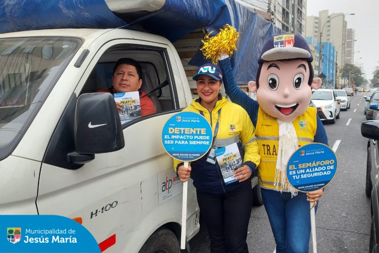 Continuamos con nuestra campaña de concientización con el objetivo de promover el cumplimiento de las normas de tránsito y evitar accidentes. En esta oportunidad se realizó en el cruce de las avenidas Brasil con 28 de Julio y con jirón Nazca.