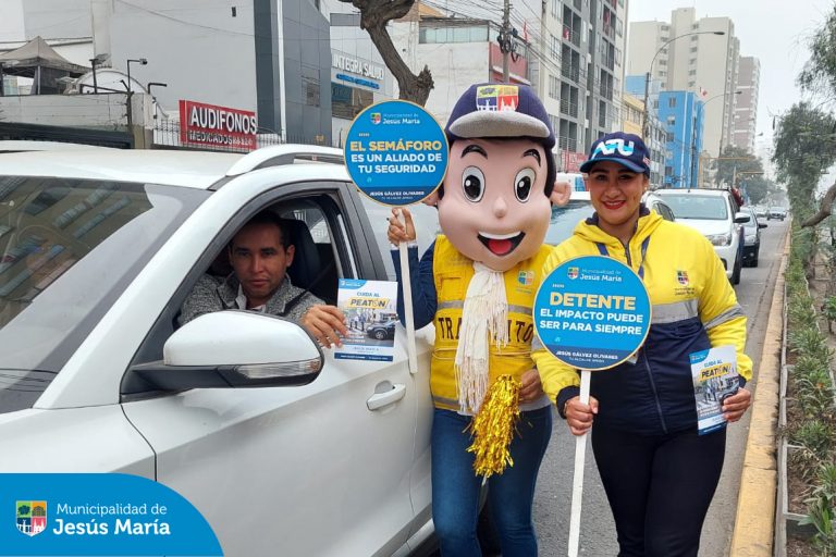 Continuamos con nuestra campaña de concientización con el objetivo de promover el cumplimiento de las normas de tránsito y evitar accidentes. En esta oportunidad se realizó en el cruce de las avenidas Brasil con 28 de Julio y con jirón Nazca.