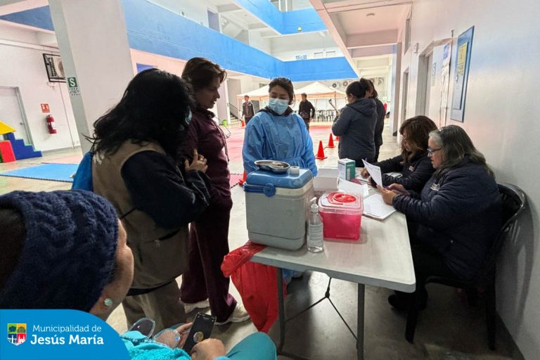 Por la Semana del Cuidado Integral de Salud del Joven, se realizó la Campaña de Salud 🩺 “Prevenir es Vivir” dirigido a los jesusmarianos entre 18 y 29 años.
En coordinación con la Dirección de Redes Integradas de Salud Lima Centro, nuestros jóvenes participaron de esta actividad en donde pudieron acceder a diversos servicios médicos gratuitos. 💉
¡Gracias a todos los asistentes!