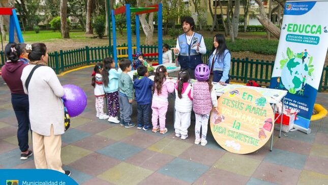 Con el objetivo de fomentar valores hacia el cuidado y protección de nuestro planeta 🌎 se realizó una nueva edición de EDUCCA en tu Parque ♻️ en el Conjunto Residencial San Felipe.
👏🏻 Los vecinos y sus pequeños hijos aprendieron sobre el cuidado del medio ambiente y además participaron de diversas actividades en donde pudieron llevarse un hermoso obsequio.