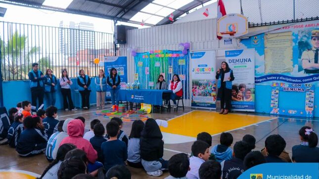 Visitamos la I.E. FAP José Abelardo Quiñones 🏫 para realizar la clausura del programa 𝑱𝒖𝒈𝒖𝒆𝒎𝒐𝒔, una actividad diseñada para fomentar la autoprotección, apoyar la recuperación socioemocional 💞 y potenciar las habilidades y capacidades de niños y niñas de 6 a 12 años. 👦🏻
¡Gracias a los estudiantes que participaron de este emocionante programa!