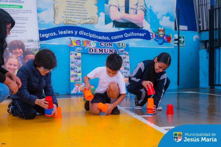 Visitamos la I.E. FAP José Abelardo Quiñones 🏫 para realizar la clausura del programa 𝑱𝒖𝒈𝒖𝒆𝒎𝒐𝒔, una actividad diseñada para fomentar la autoprotección, apoyar la recuperación socioemocional 💞 y potenciar las habilidades y capacidades de niños y niñas de 6 a 12 años. 👦🏻
¡Gracias a los estudiantes que participaron de este emocionante programa!