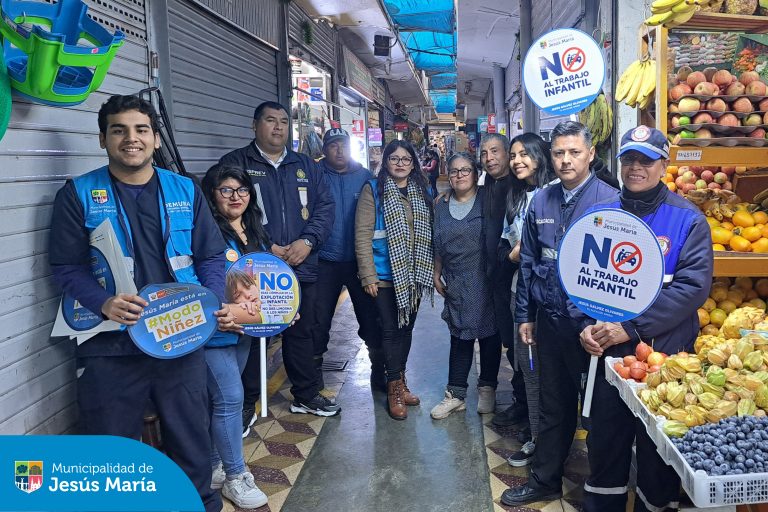 En un trabajo coordinado, el equipo de la #DEMUNA, el Ministerio Público, Seguridad Ciudadana, 👮🏻♂️y voluntarios del programa #JesúsMaríaSomosTodos realizaron un operativo de Prevención y Sensibilización Contra el Trabajo Infantil en los interiores del Mercado Huiracocha y alrededores. Además, brindaron charlas sobre la importancia de erradicar el trabajo infantil y la mendicidad de niñas, niños y adolescentes.