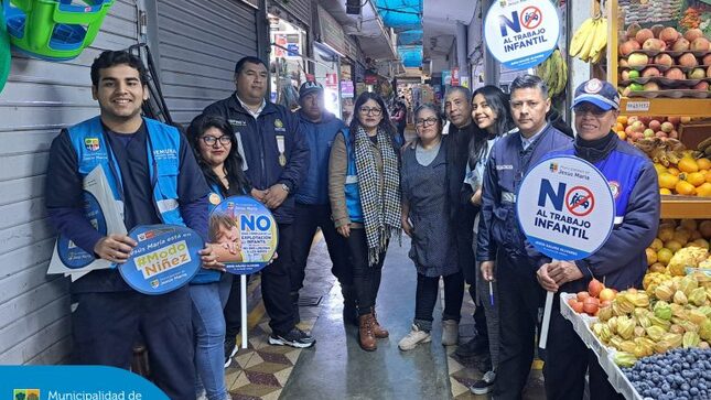 En un trabajo coordinado, el equipo de la #DEMUNA, el Ministerio Público, Seguridad Ciudadana, 👮🏻‍♂️y voluntarios del programa #JesúsMaríaSomosTodos realizaron un operativo de Prevención y Sensibilización Contra el Trabajo Infantil en los interiores del Mercado Huiracocha y alrededores. Además, brindaron charlas sobre la importancia de erradicar el trabajo infantil y la mendicidad de niñas, niños y adolescentes.