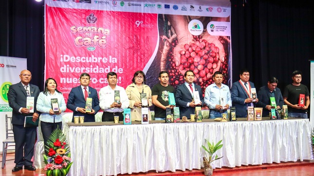 Fotografía oficial del Lanzamiento.