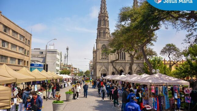Nuestros vecinos disfrutaron de un día emocionante lleno de actividades en la Plaza San José. 🤩 ¡Gracias a todos los que asistieron y gozaron juntos de un #JesúsMaríaEnFamilia! 🥳 ¡Pronto anunciaremos una nueva edición de esta gran actividad familiar, permanezcan atentos!