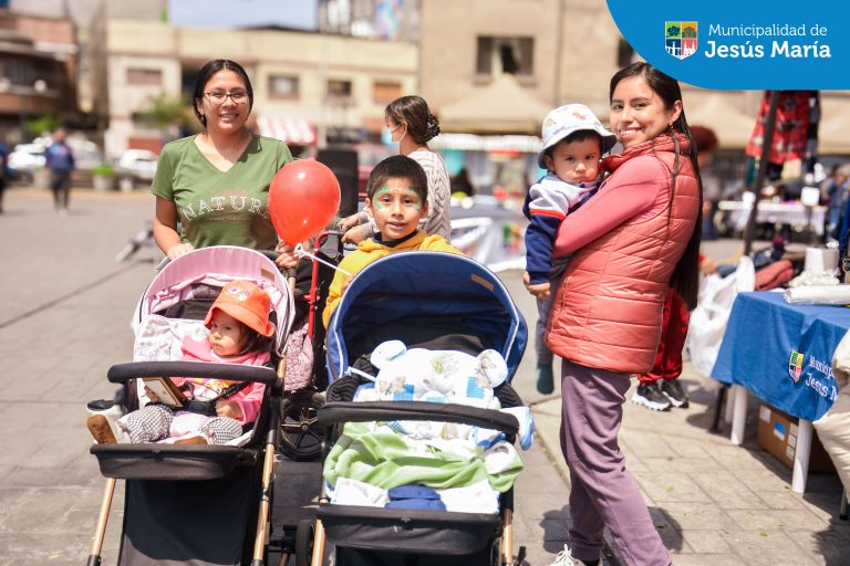 Nuestros vecinos disfrutaron de un día emocionante lleno de actividades en la Plaza San José. 🤩 ¡Gracias a todos los que asistieron y gozaron juntos de un #JesúsMaríaEnFamilia! 🥳 ¡Pronto anunciaremos una nueva edición de esta gran actividad familiar, permanezcan atentos!